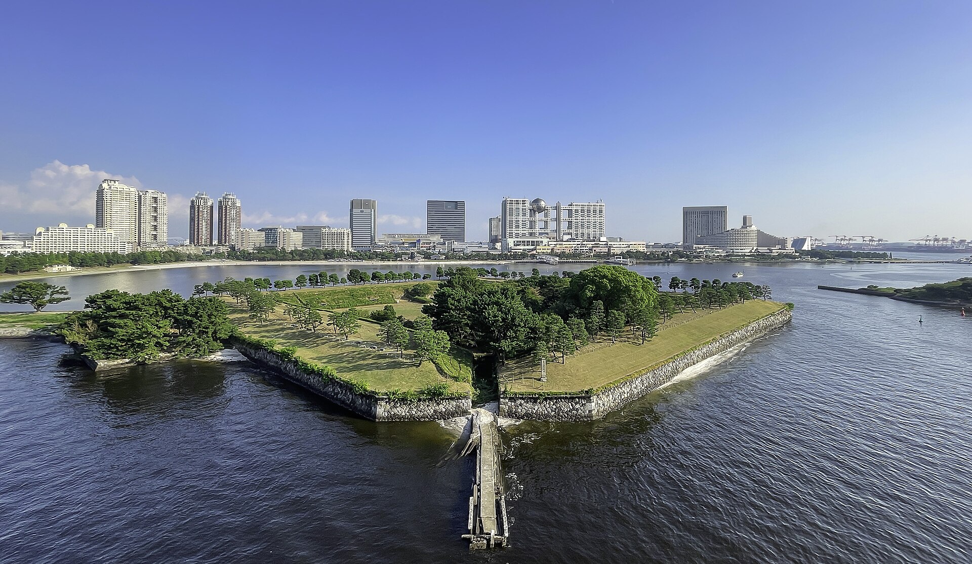 No. 3 Shinagawa Battery beside the modern Odaiba waterfront