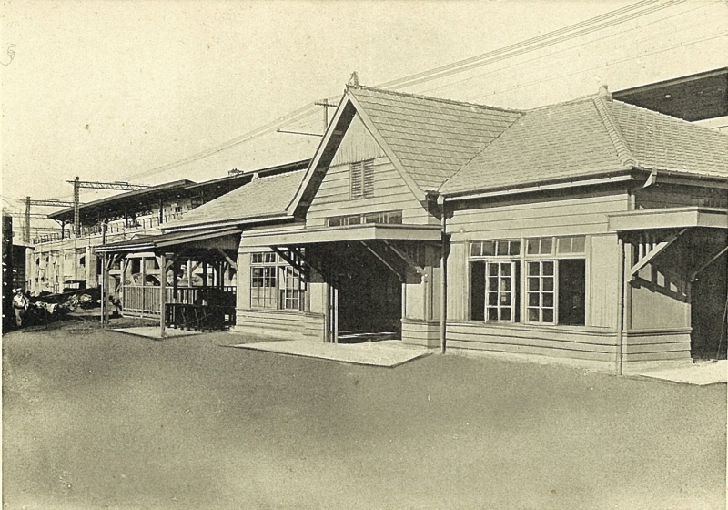 Akihabara Station passenger building when passenger service began in 1925