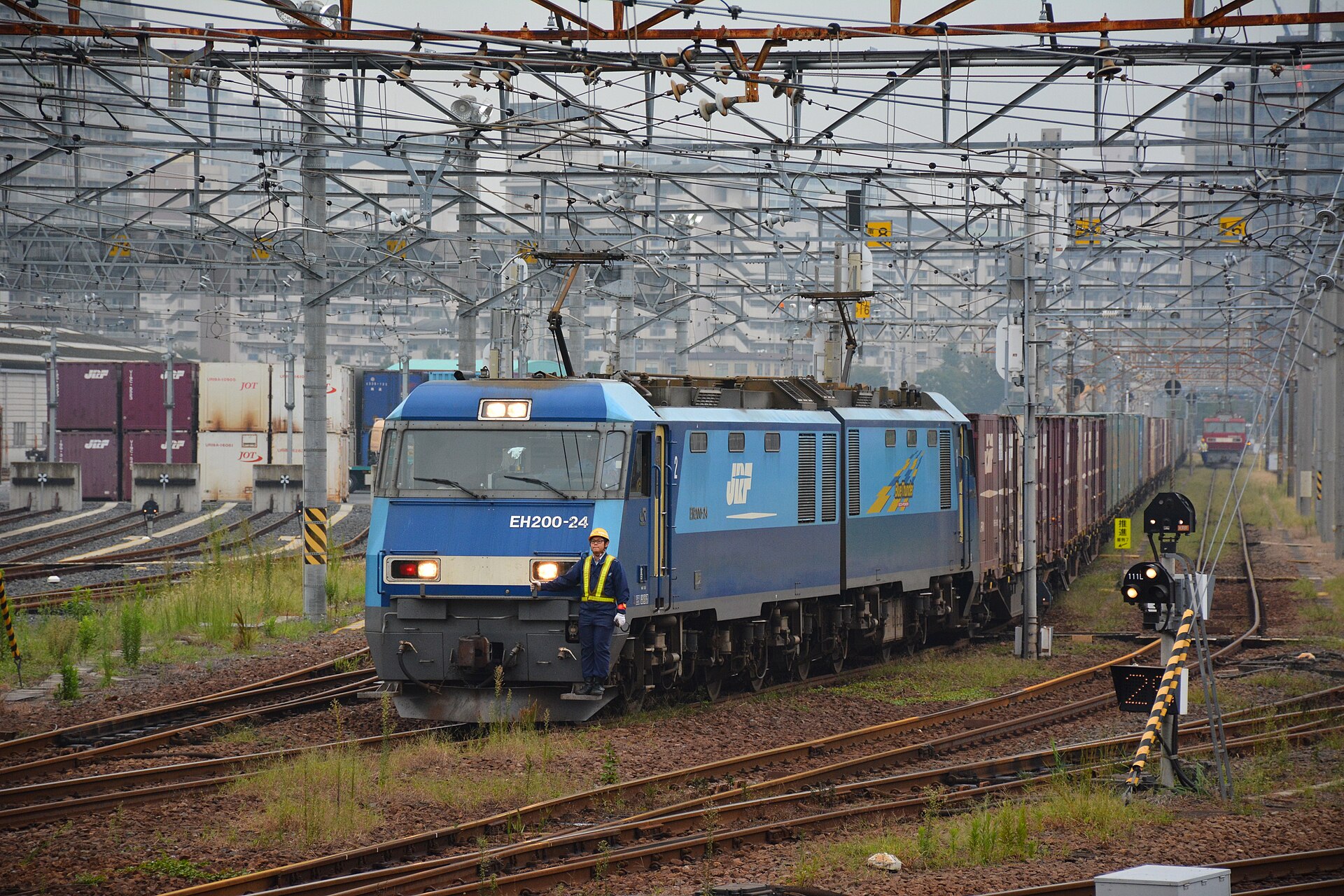 Freight trains and container tracks at Sumidagawa Station