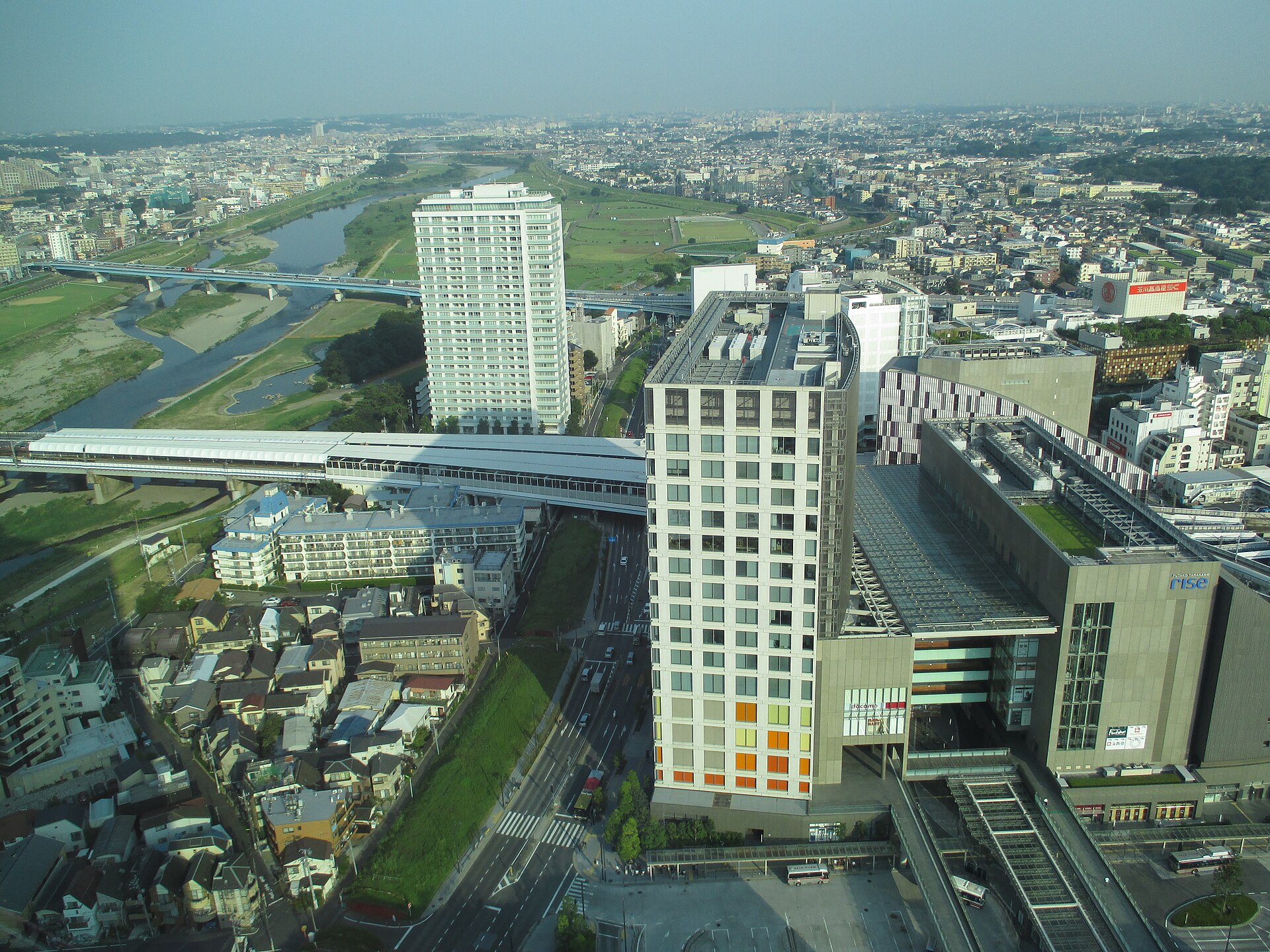 Futako-Tamagawa Rise mixed-use development beside Futako-Tamagawa Station