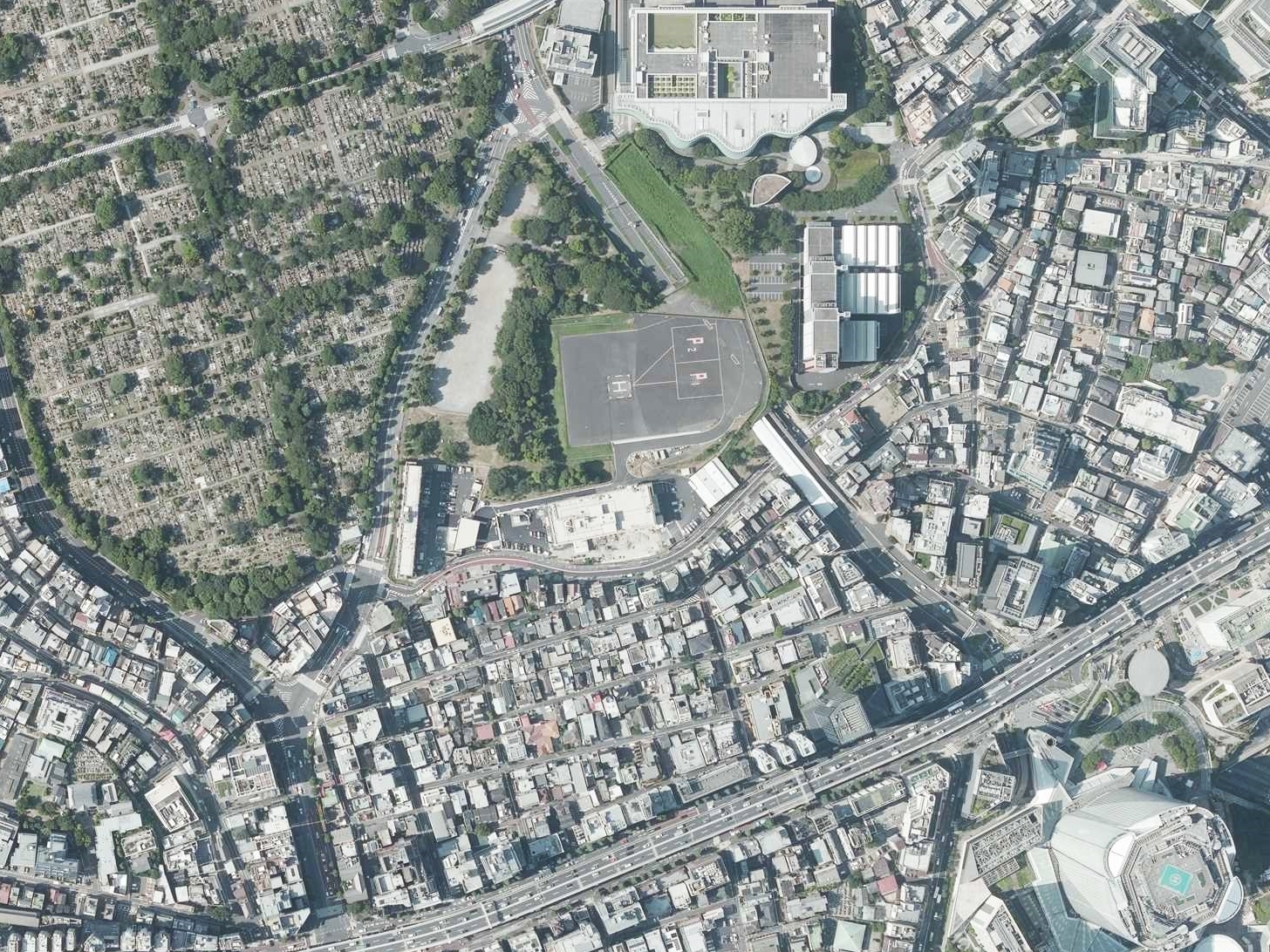 Aerial view of Hardy Barracks and the Akasaka Press Center heliport beside Roppongi
