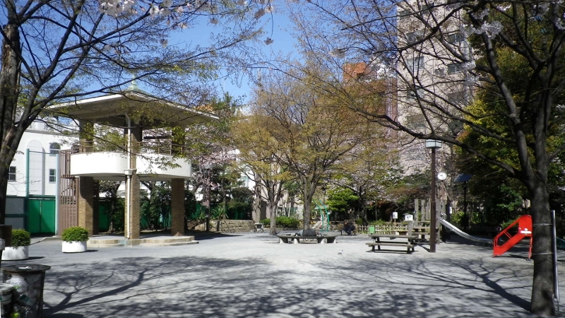Jisshi Park beside the former Jisshi Elementary School in Nihonbashi-Kodenmacho, Tokyo