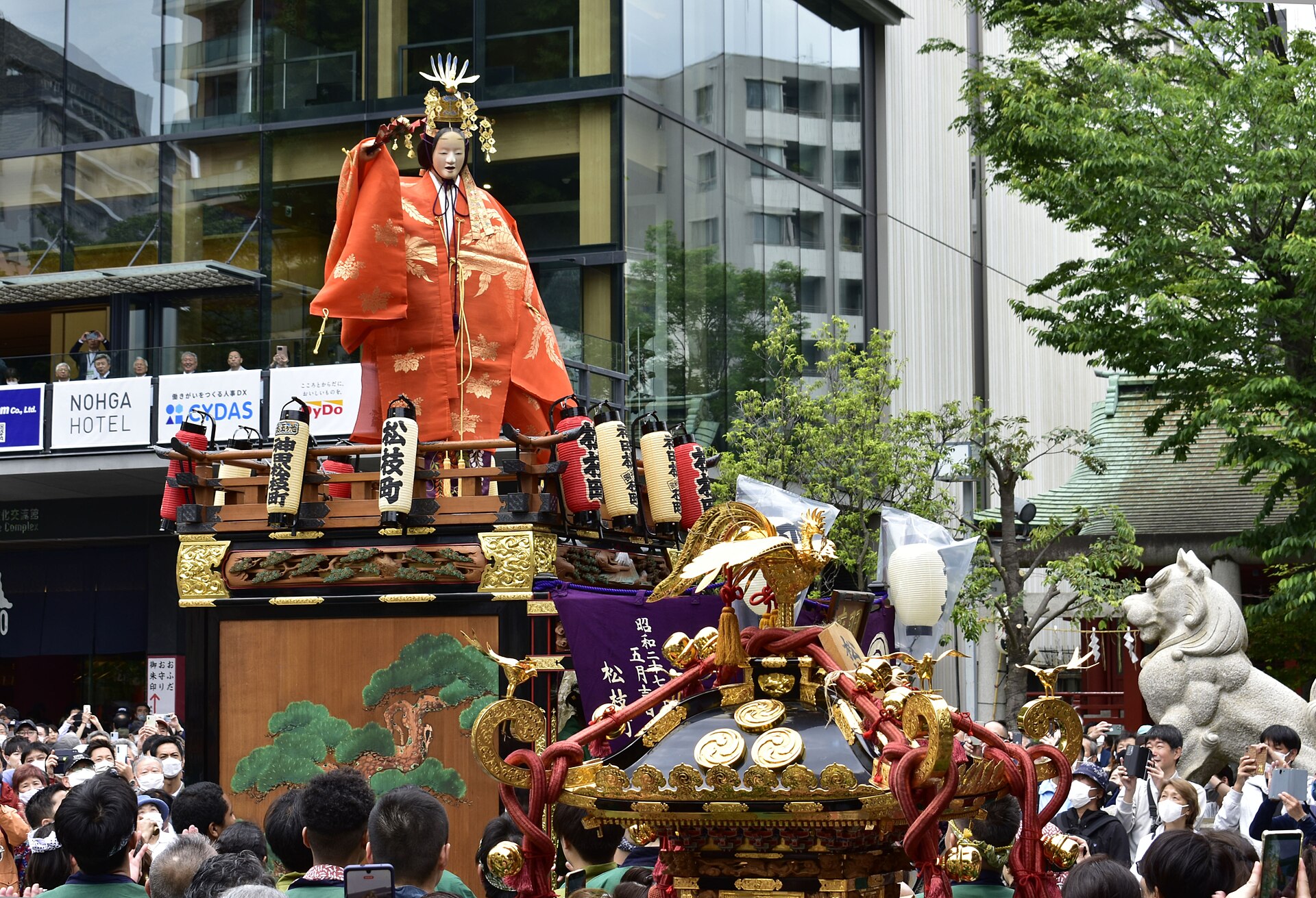 A festival float entering Kanda Myojin during Kanda Matsuri in 2023