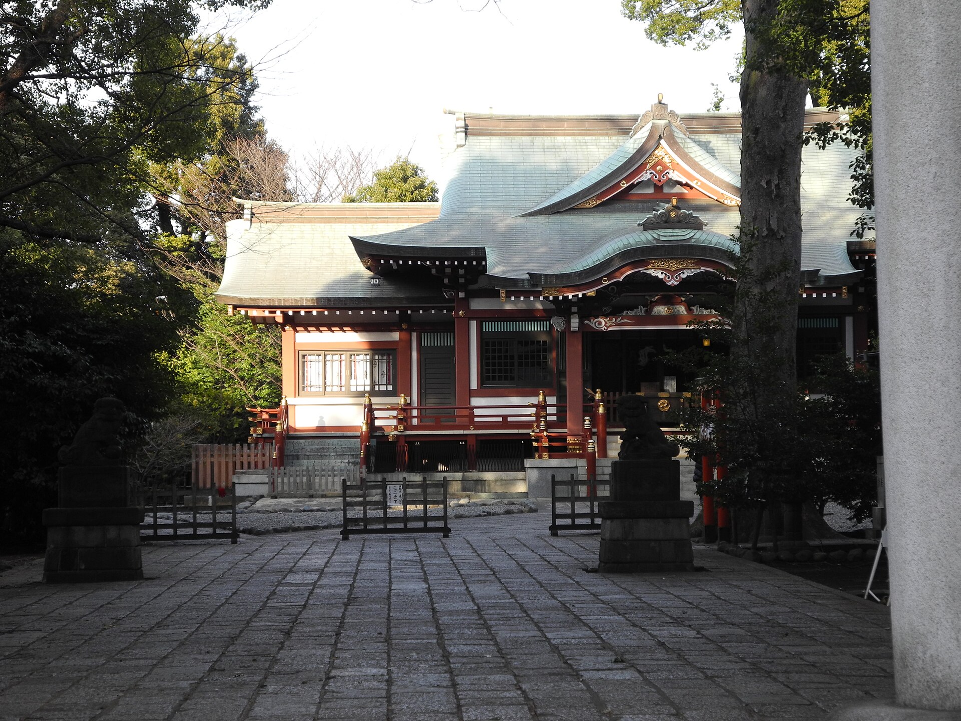 Approach and shrine buildings at Musashino Hachimangu in Kichijoji