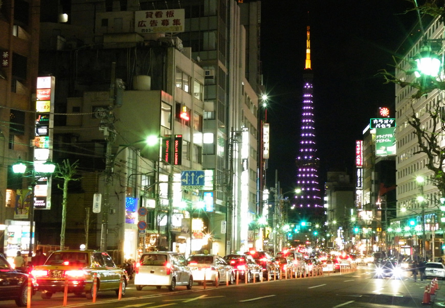Night view along Gaien-higashi-dori in Roppongi with Tokyo Tower in the distance