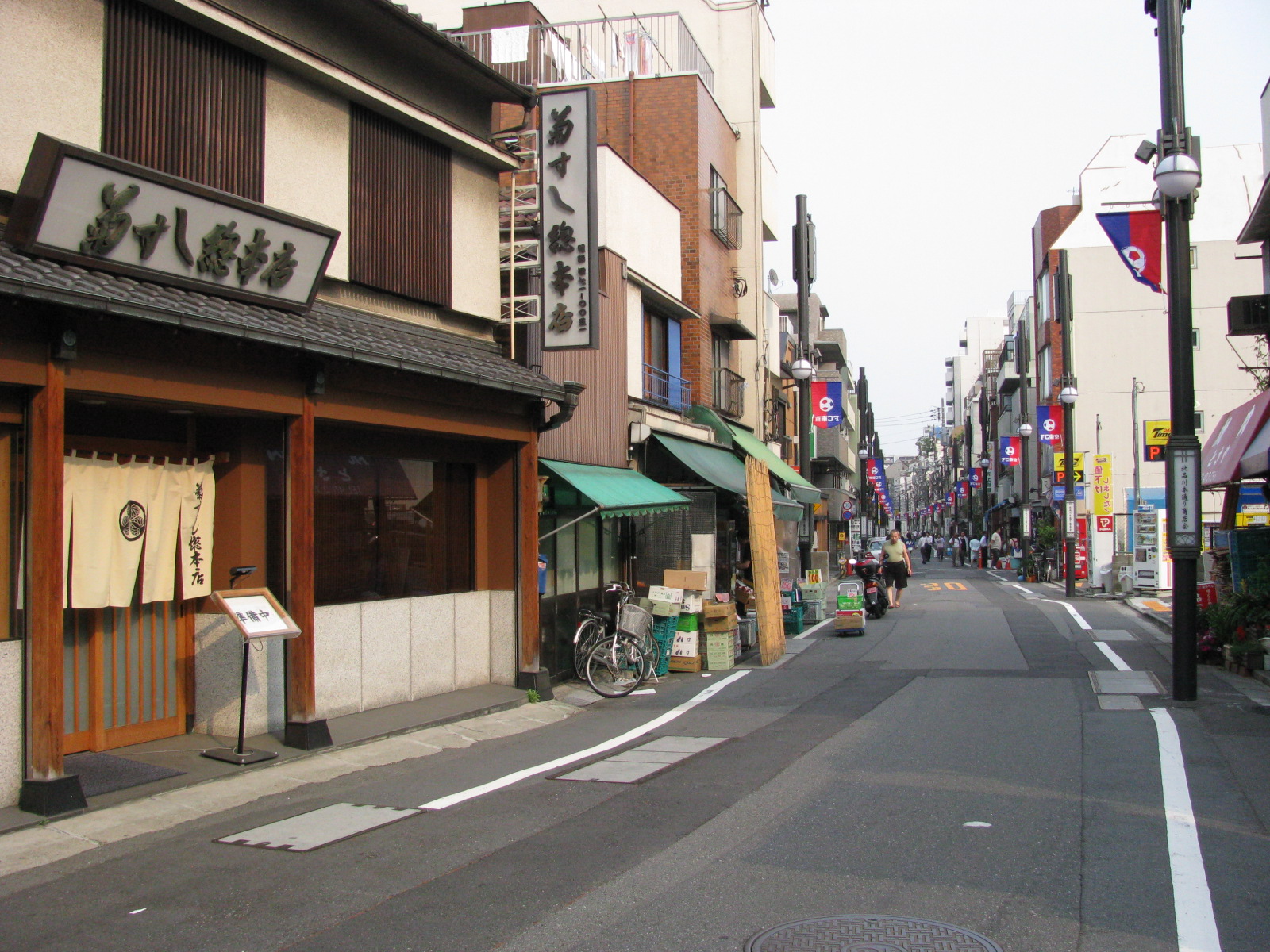 Present-day street along the former Shinagawa-juku section of the old Tokaido road