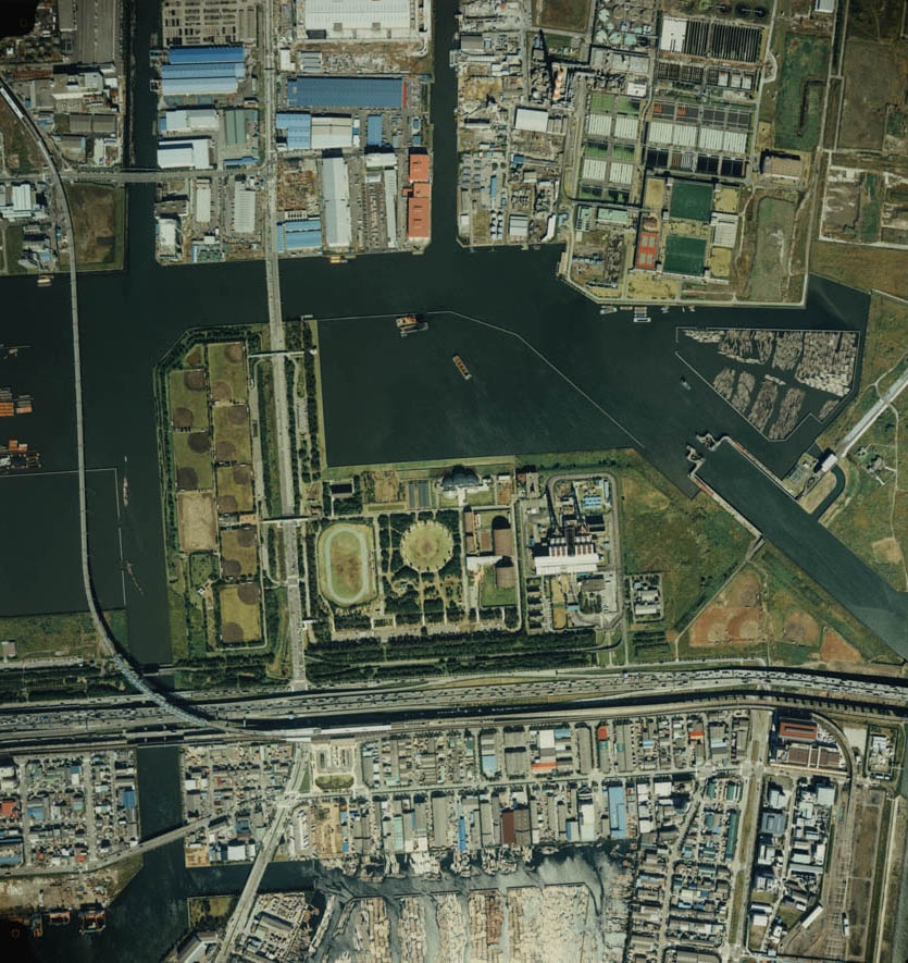 Aerial photograph of Yumenoshima in Tokyo in 1989, showing the park, waterways and surrounding reclaimed land
