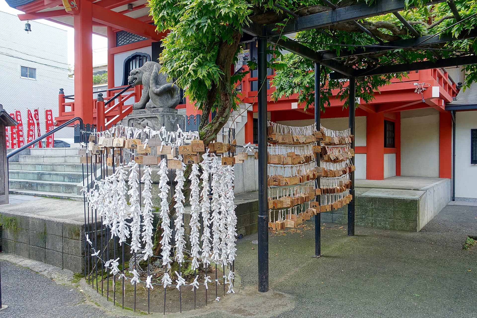 Bishamonten Zenkoku-ji Temple on Kagurazaka in Tokyo