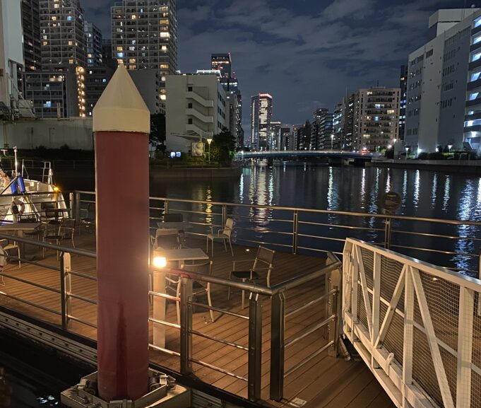 芝浦桟橋と運河沿いの夜景