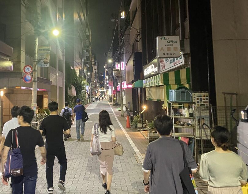 大門周辺の夜の街歩き