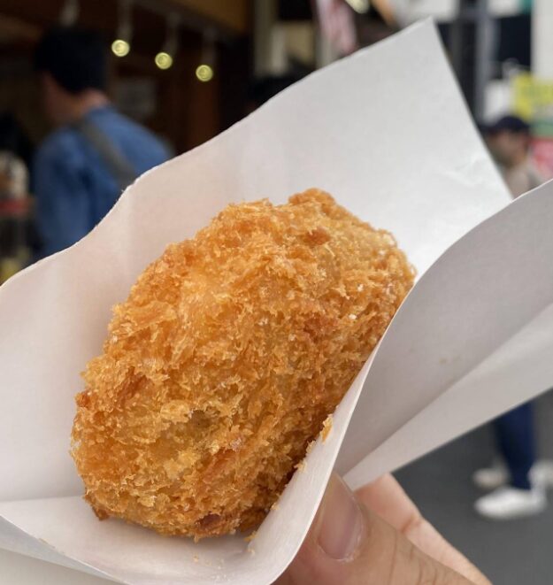 砂町銀座商店街で食べた揚げたてのコロッケ