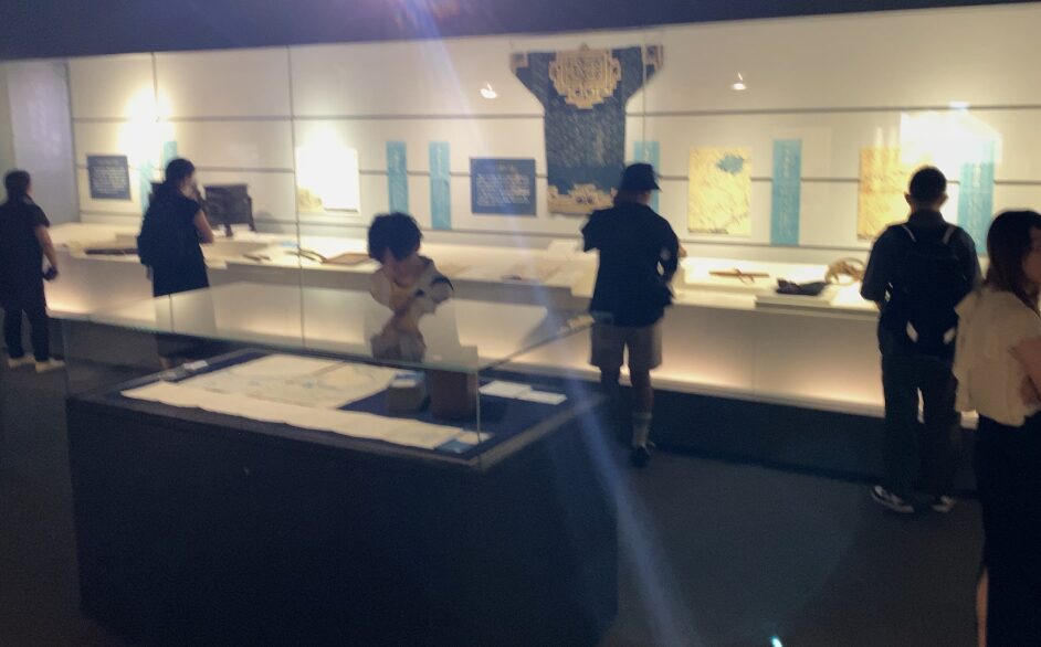 國學院大學博物館のアイヌモシㇼ展会場内の展示風景