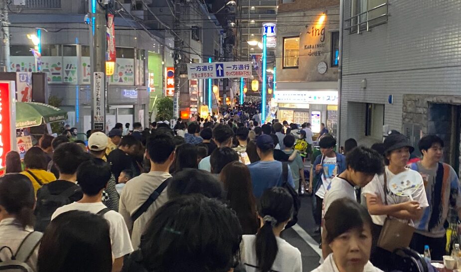 東京高円寺阿波おどり当日の高円寺駅周辺の混雑