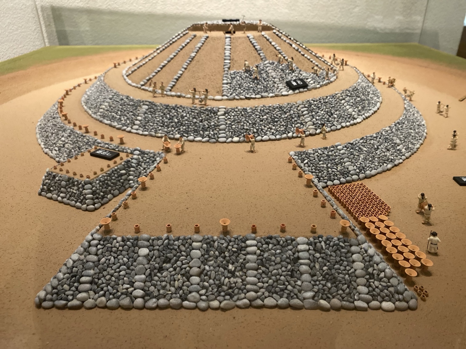 世田谷区立郷土資料館に展示された古墳の模型