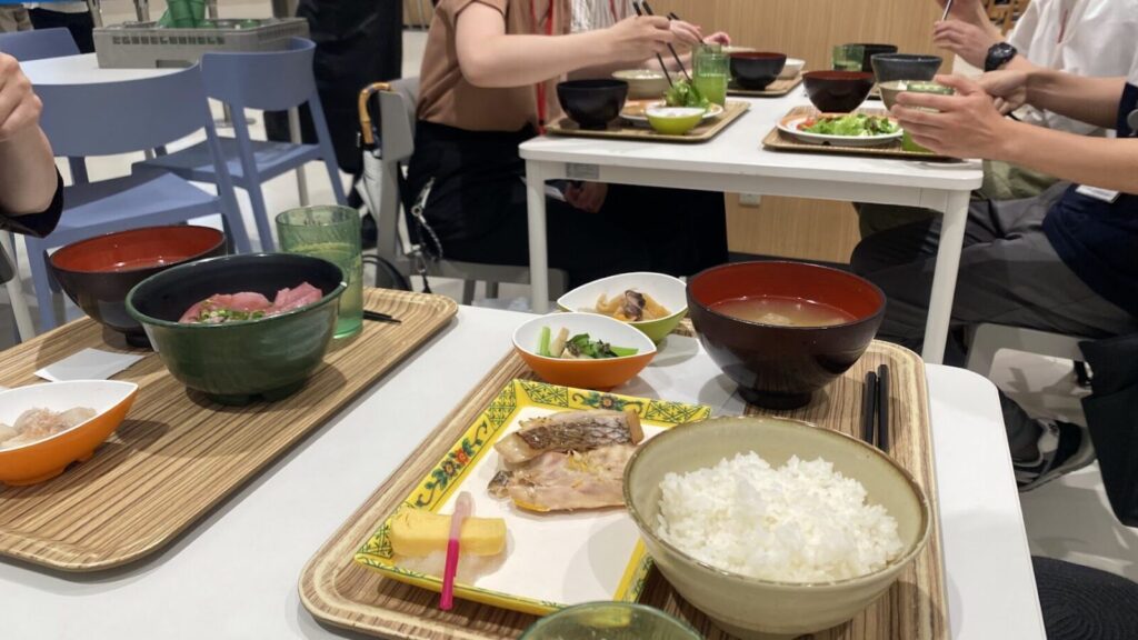 農林水産省「あふ食堂」で参加者がランチを楽しむ様子
