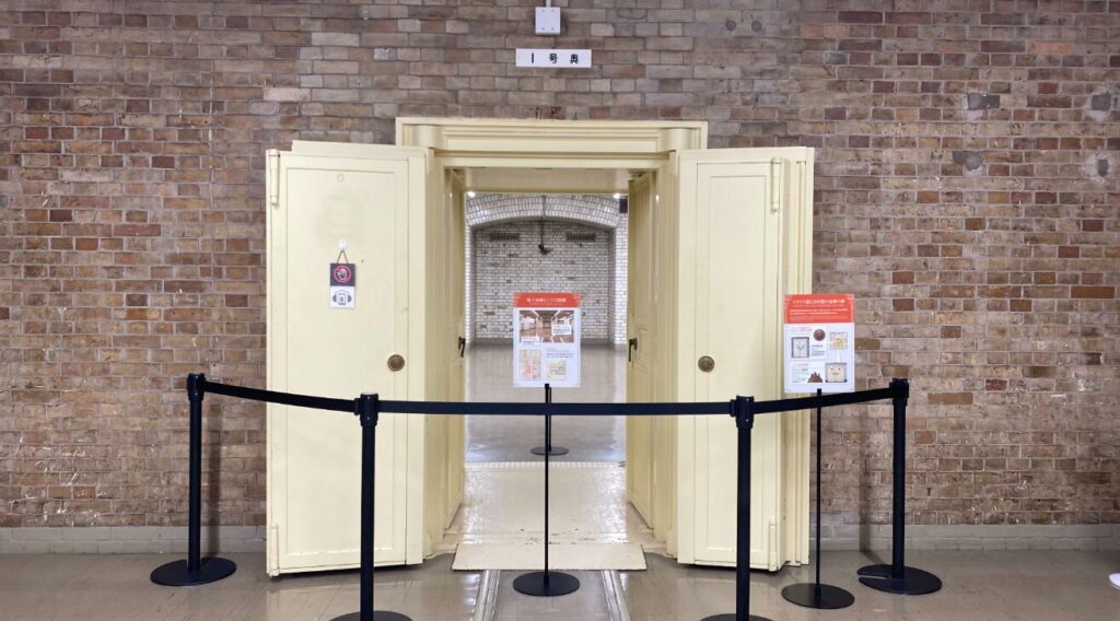 日本銀行本店地下金庫の日本製金庫扉