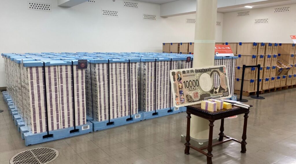 日本銀行本店地下金庫内の模擬紙幣展示