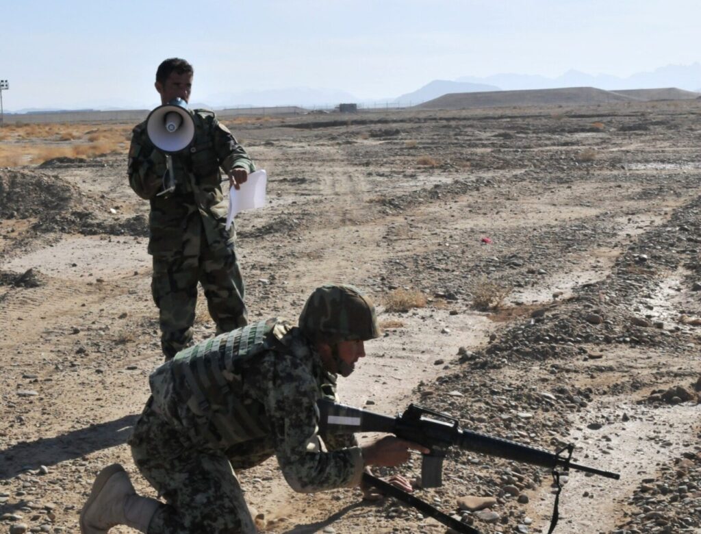 2011年、アフガン国軍歩兵戦闘課程で訓練する兵士