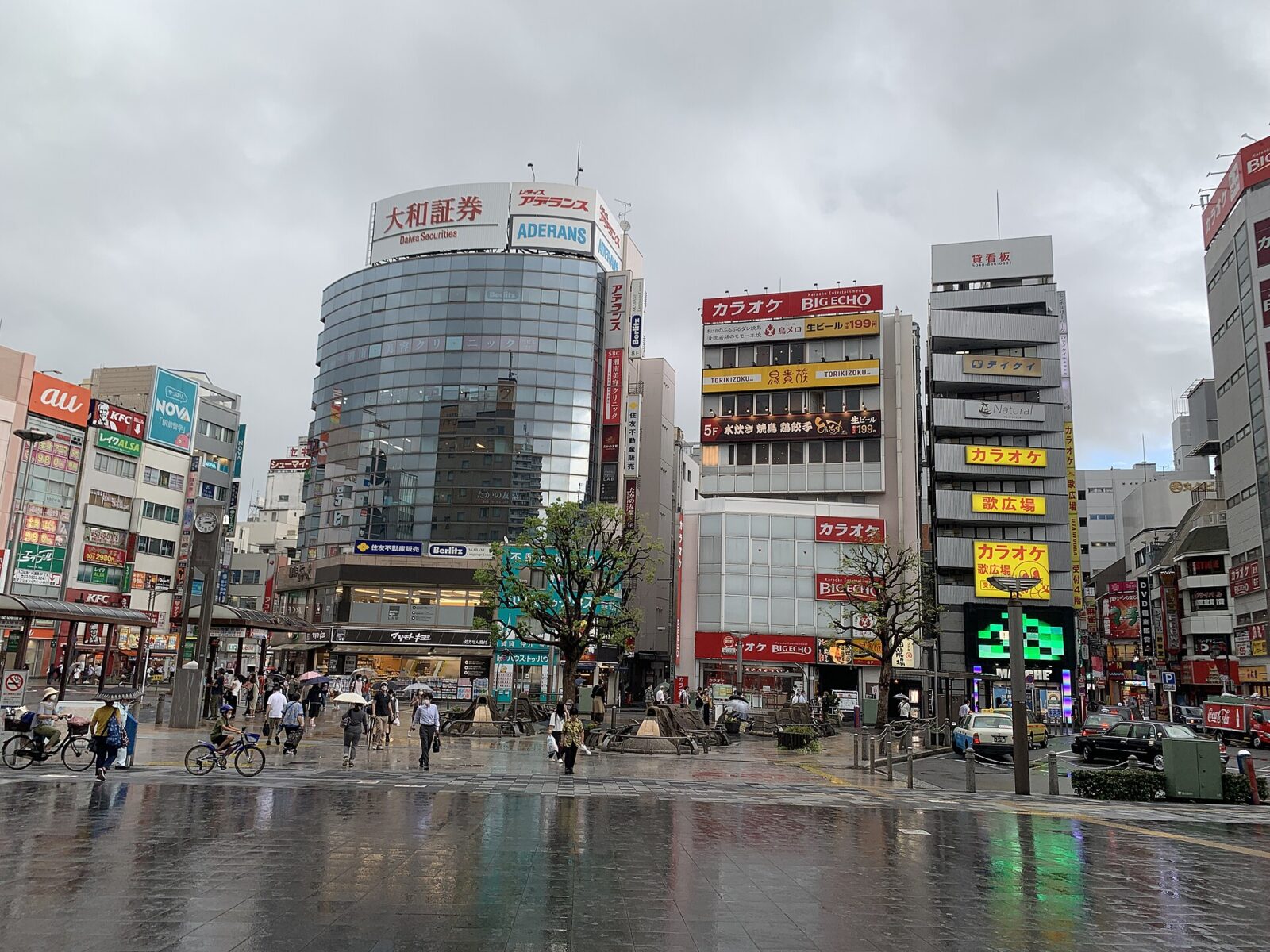 2020年雨天の赤羽駅東口駅前