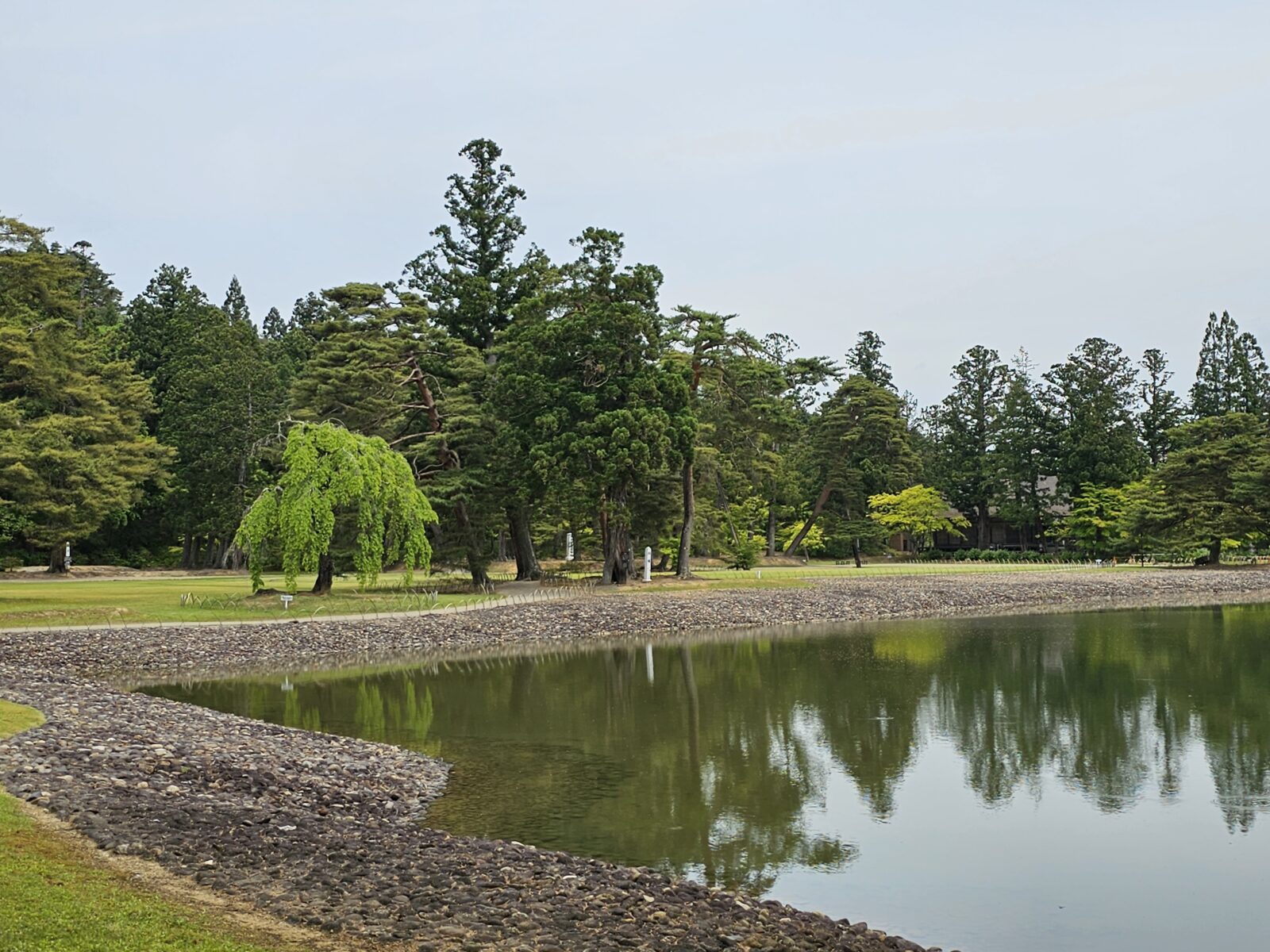 平泉の毛越寺に残る大泉が池を中心とした浄土庭園