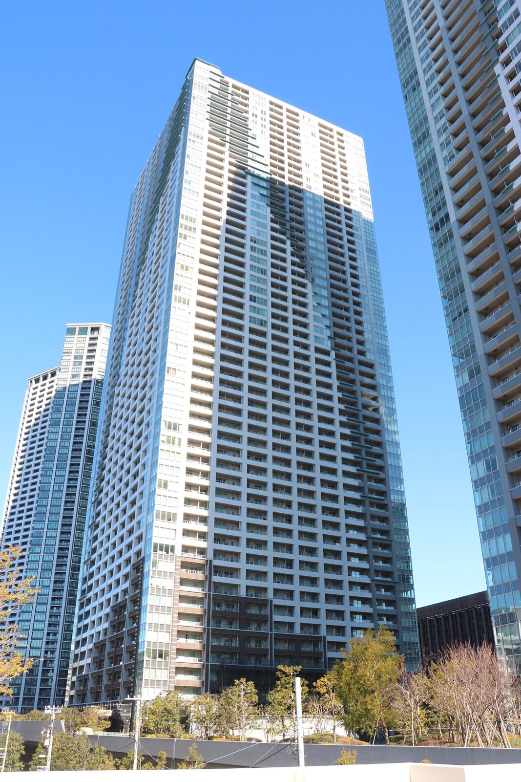 朝潮小橋北側から見たTHE TOKYO TOWERS MID TOWER