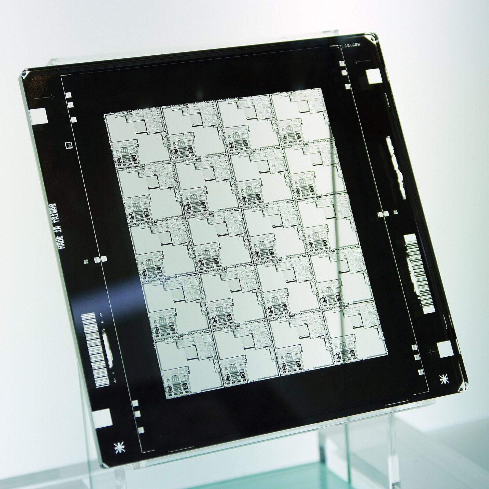 半導体露光で回路パターンの原版となるフォトマスク