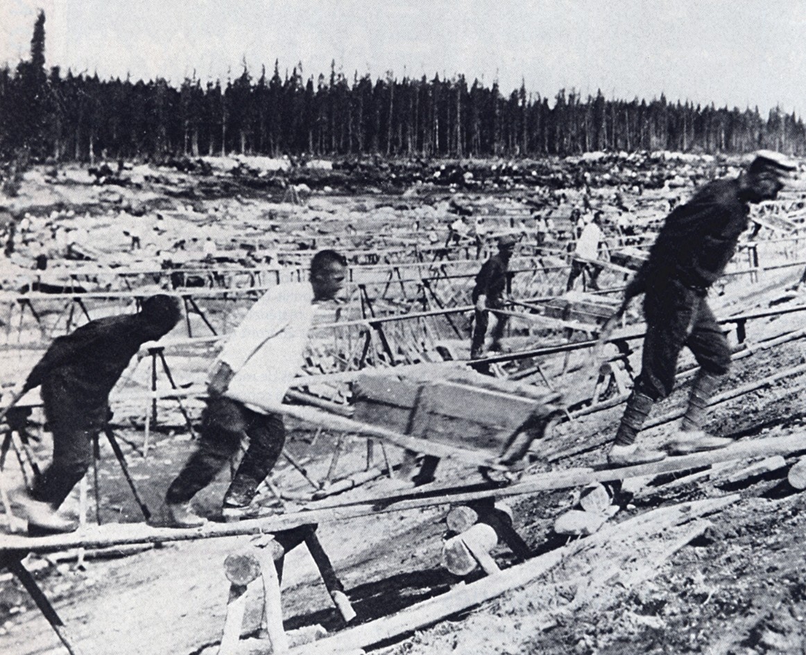 1932年、白海・バルト海運河の建設作業に動員された収容者