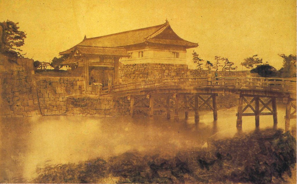 1871年に撮影された江戸城常盤橋門の古写真