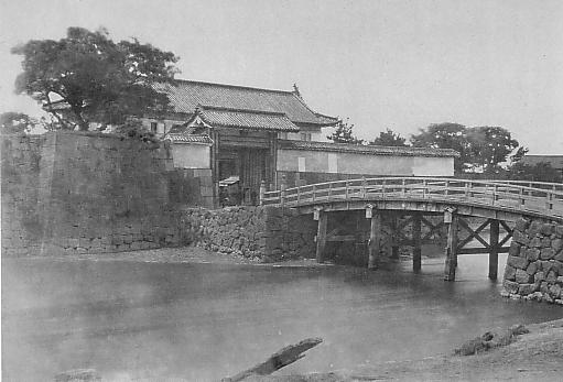 1871年に撮影された現存しない江戸城呉服橋門の古写真