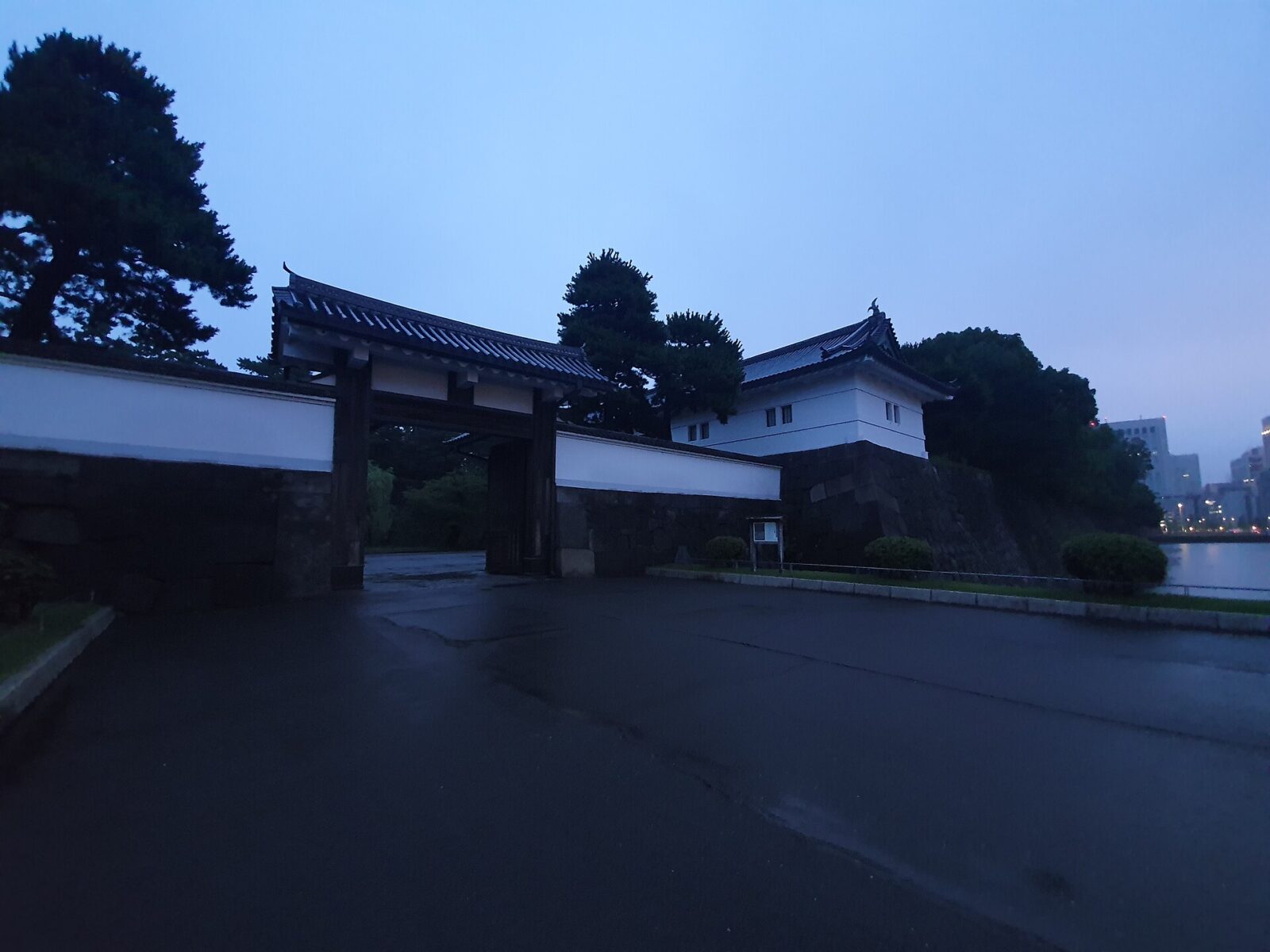 皇居外苑に現存する江戸城外桜田門の高麗門と枡形