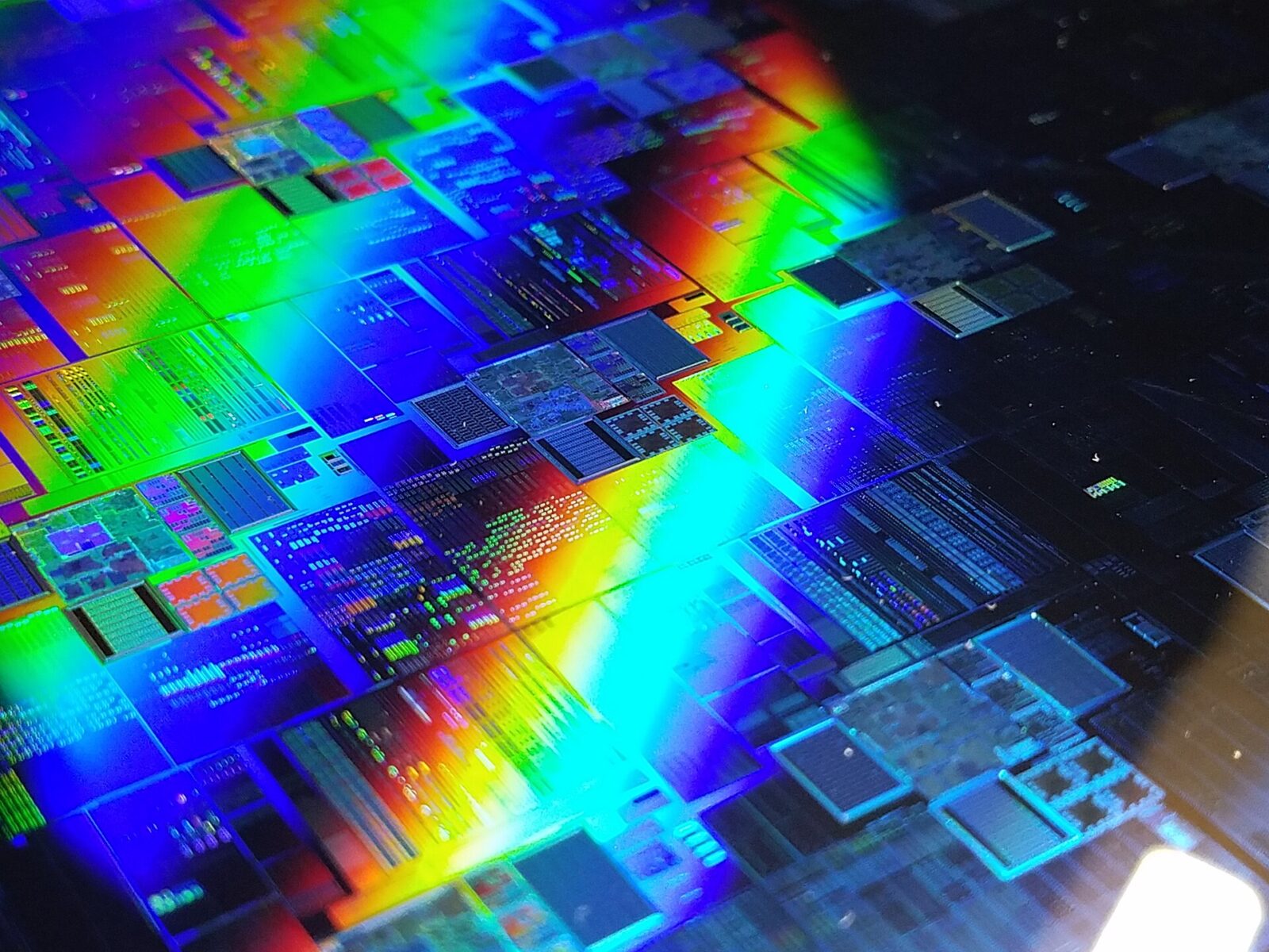 半導体材料が使われる12インチのシリコンウェハー表面