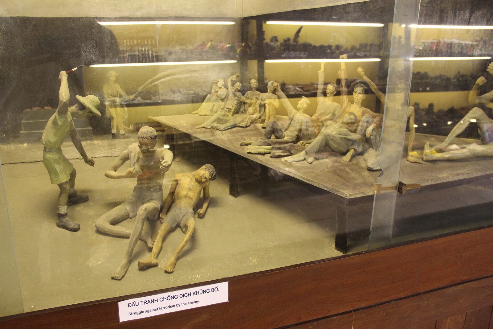 ホアロー収容所博物館にある囚人拘束の再現展示