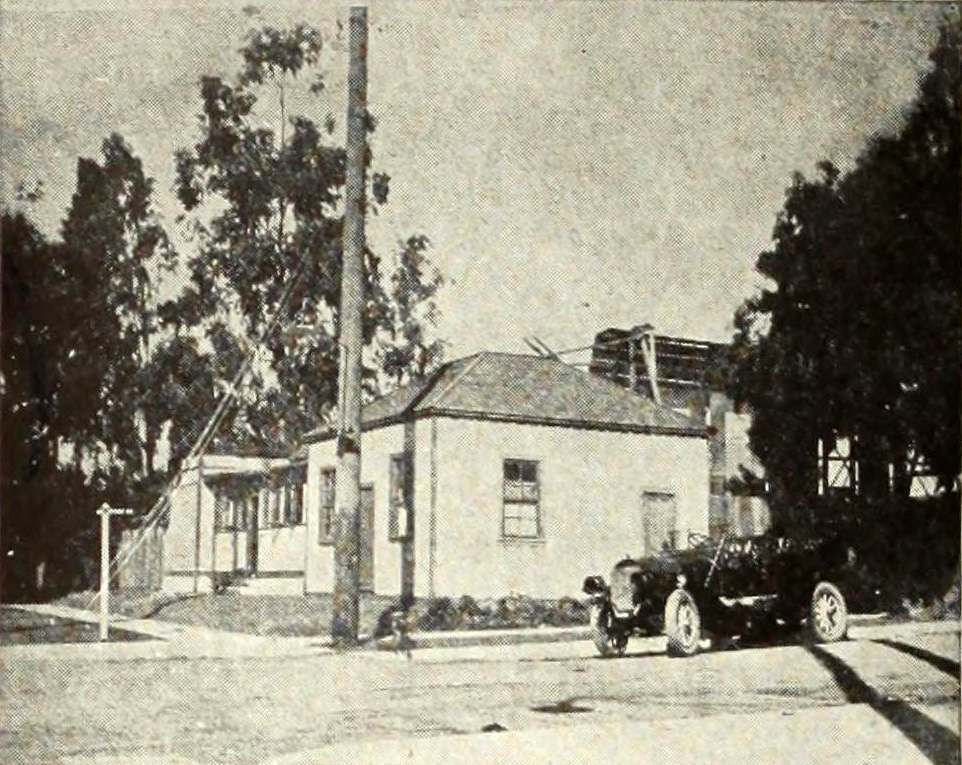 1911年、サンセット大通りとガワー通りの角に建てられたネスター映画会社の撮影所