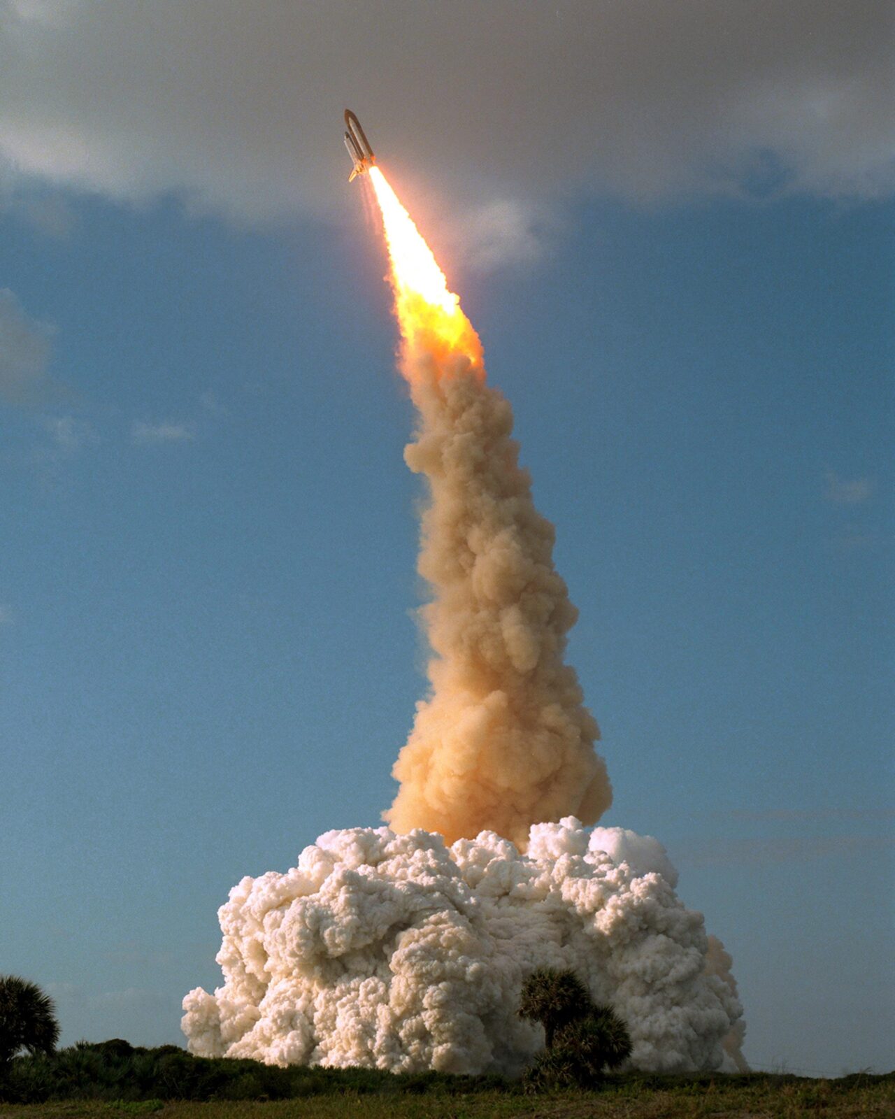 STS-31でハッブルを打ち上げるディスカバリー