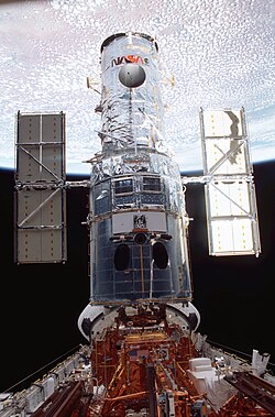 STS-109で修理と改良を終えたハッブル