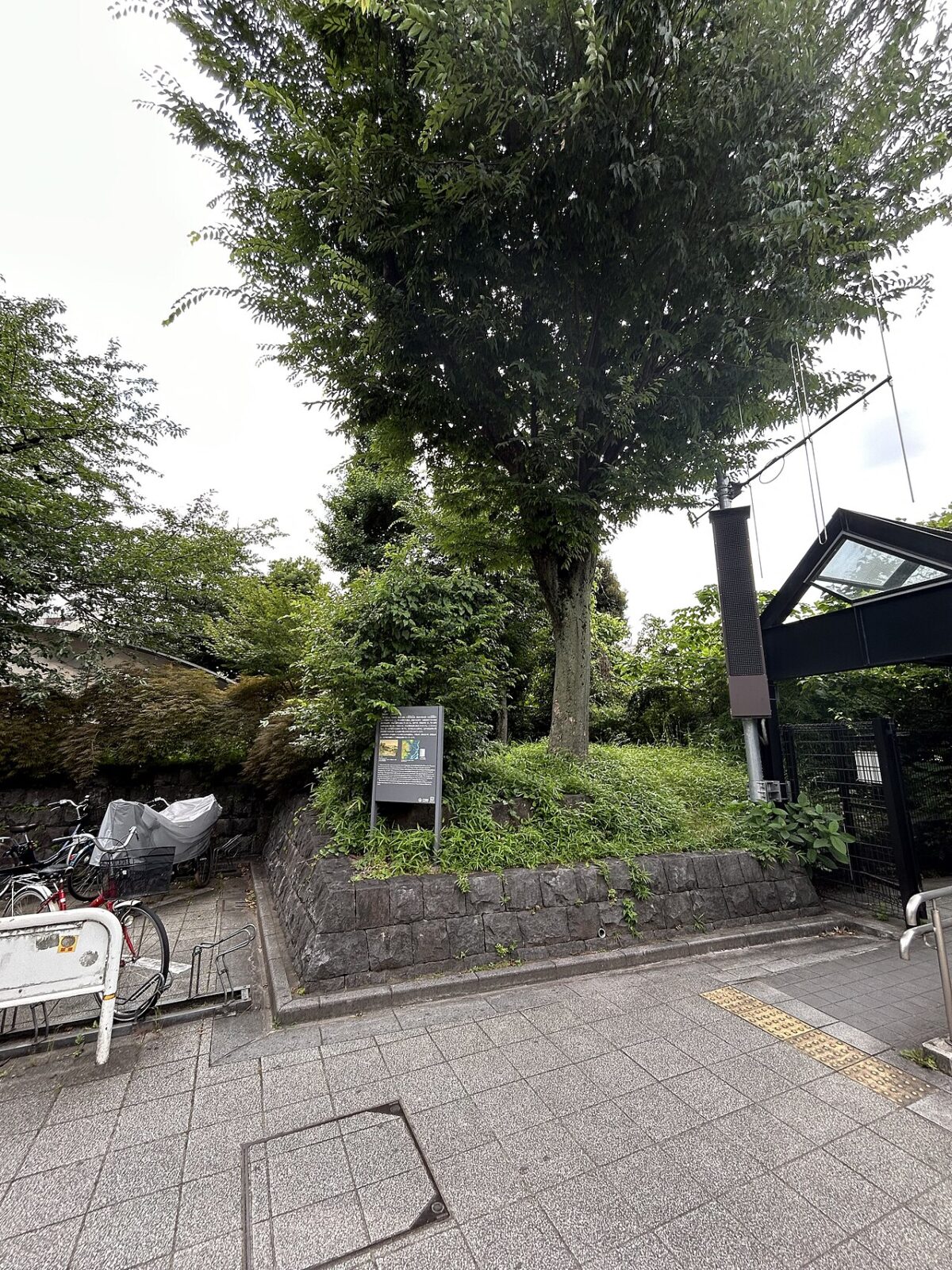 市ヶ谷駅付近に残る江戸城市ヶ谷見附の石垣跡