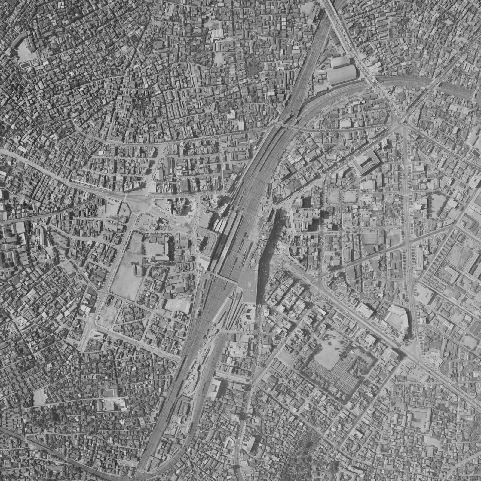 1963年6月の池袋駅と東口・西口周辺の航空写真