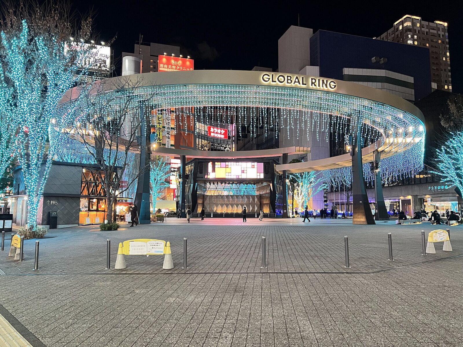 2025年夜の池袋西口公園グローバルリングシアター