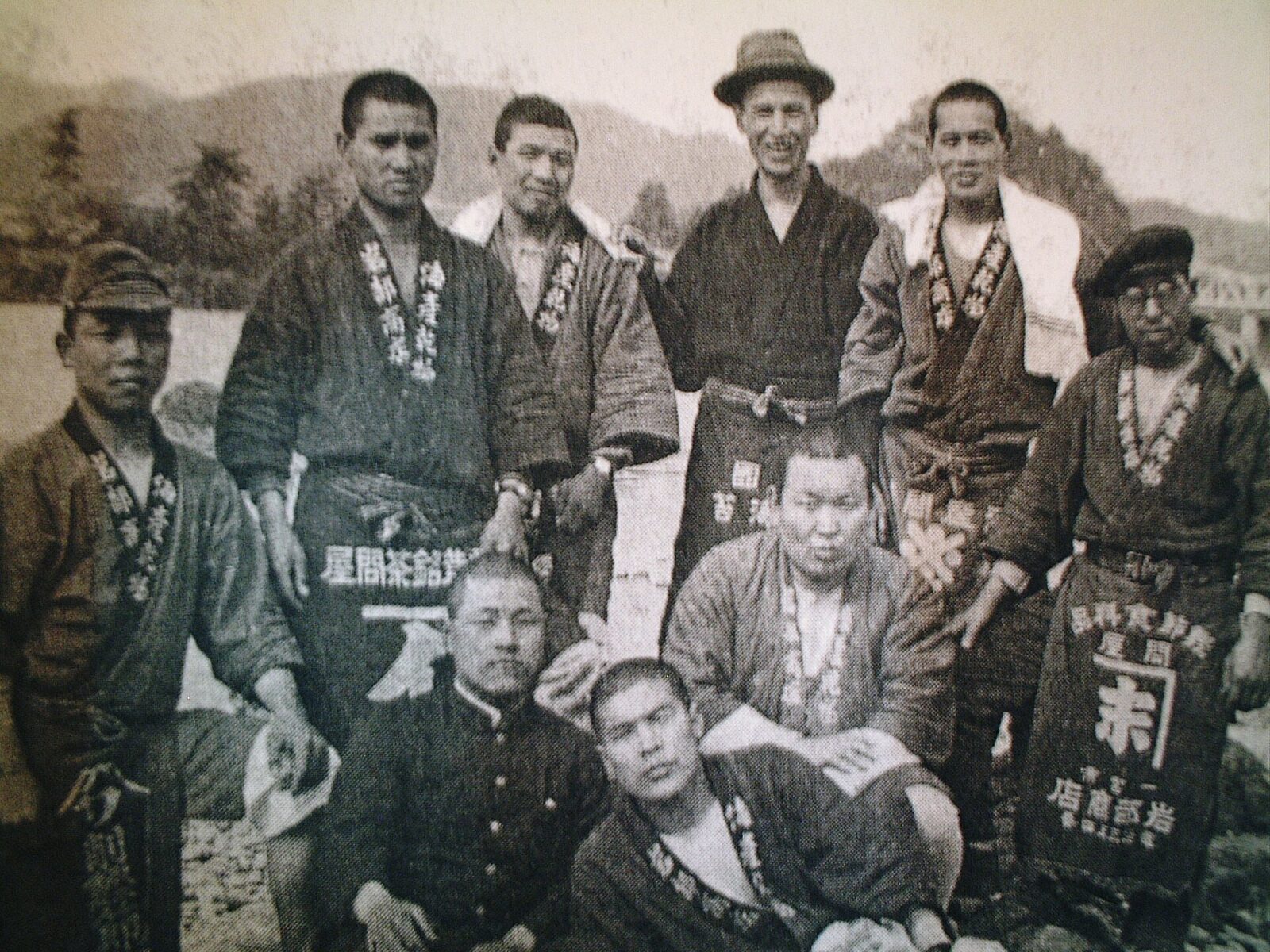 1930年代のカネスエ従業員の集合写真