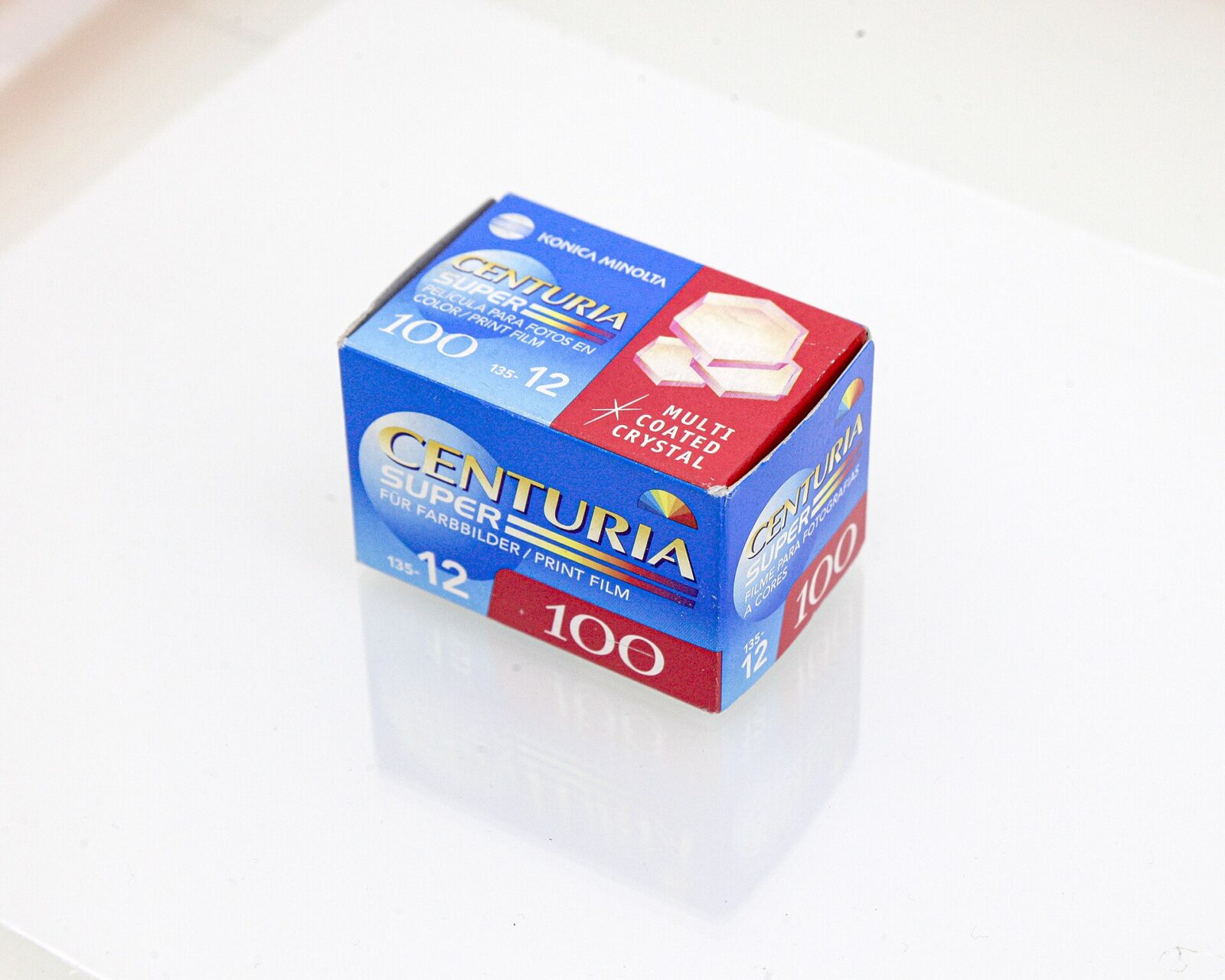 コニカミノルタの35mmカラーフィルムCenturia Super 100の箱
