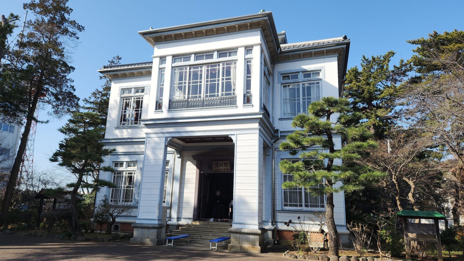 習志野駐屯地内にある空挺館(旧御馬見所)の外観