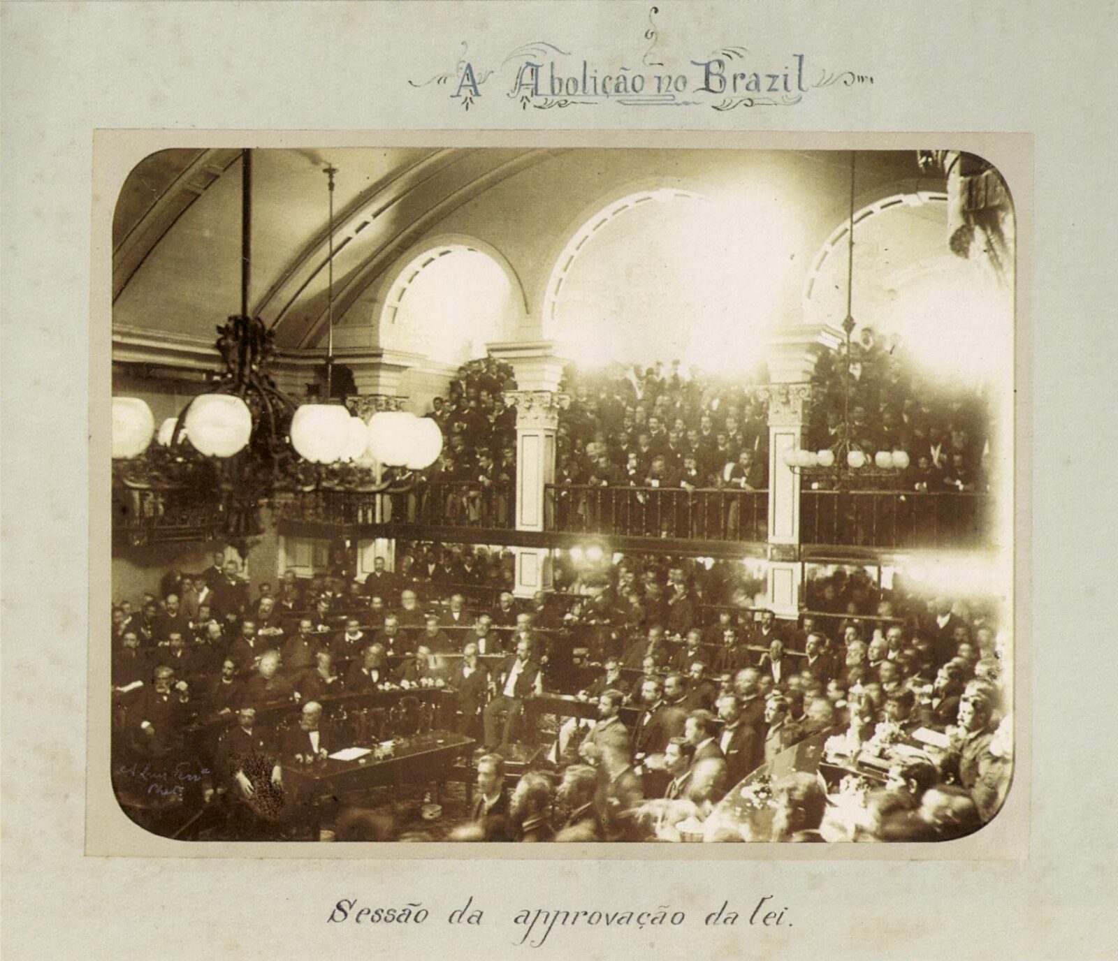 1888年に奴隷制廃止法を審議するブラジル上院の議場