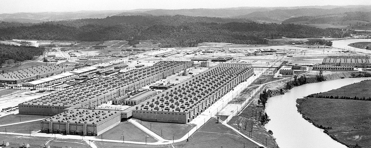 1945年、オークリッジの巨大なK-25ガス拡散工場