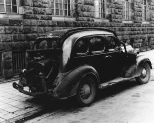 1945年10月、東京の街を走る木炭車