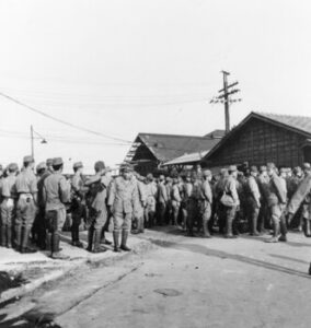 1945年9月、東京に戻った復員兵