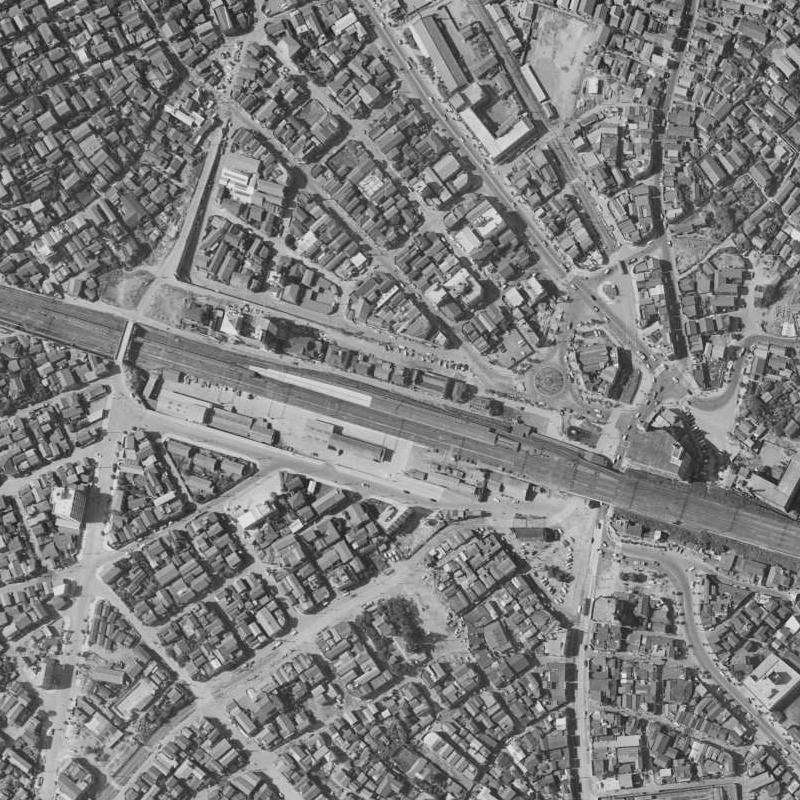1963年6月26日の大塚駅周辺の白黒空中写真