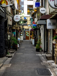 新宿ゴールデン街の細い路地