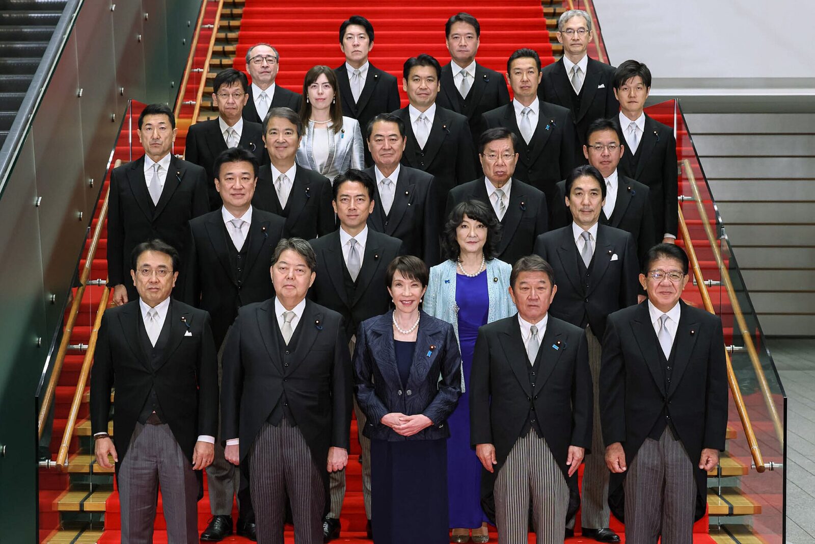 2025年10月21日、首相官邸で撮影された第1次高市内閣の閣僚記念写真