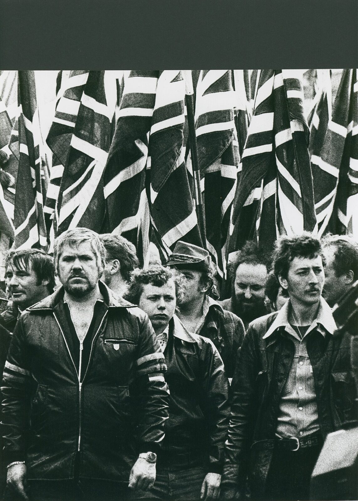 1977年にロンドンのルイシャムを行進する極右政党ナショナル・フロント