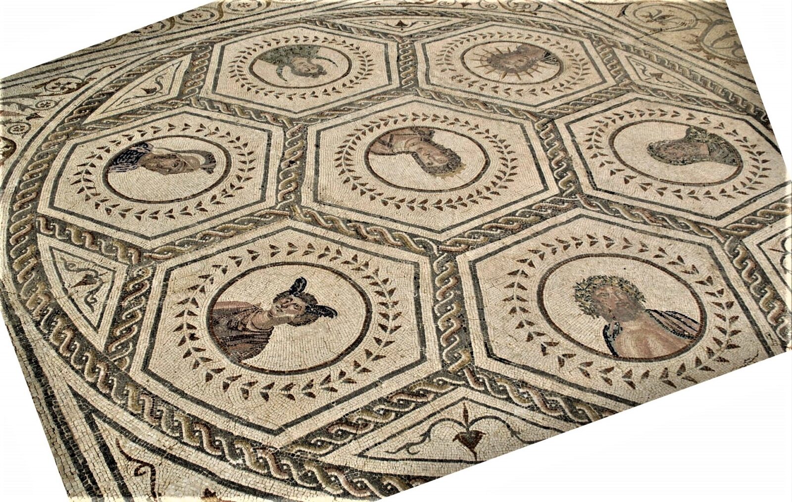 古代ローマの七つの曜日を七体の惑星神で表したイタリカのモザイク